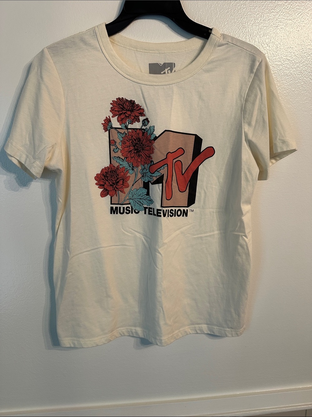 MTV Cream Tee with Red Floral Logo Small